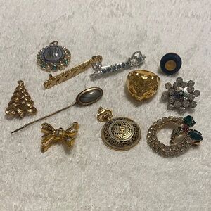 Elegant Gold and Silver jewelry/accessory lot